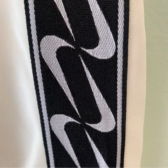 NWT Women’s NIKE Logo Cream Standard Fit Athletic Pants Swoosh Medium M Joggers - Picture 5 of 8